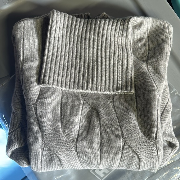 J. McLaughlin - Dania Cashmere Sweater NWT - Picture 6 of 6